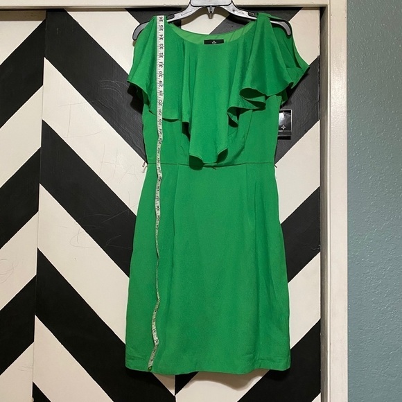 Ronni Nicole Dress Fit and Flare Size 6 - Picture 3 of 8